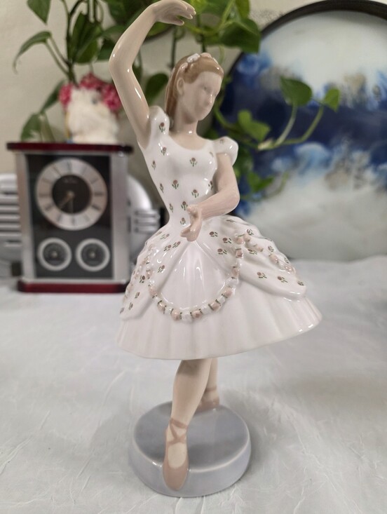 B & GBing & Grondahl Ballerine Figure porcelain No 2355